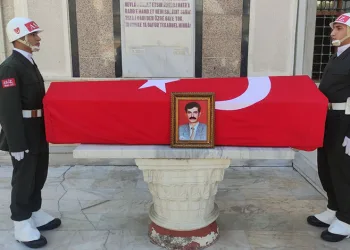 Kıbrıs gazisi askeri törenle uğurlandı