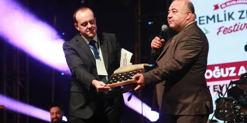 Altın zeytin festivalde görücüye çıktı