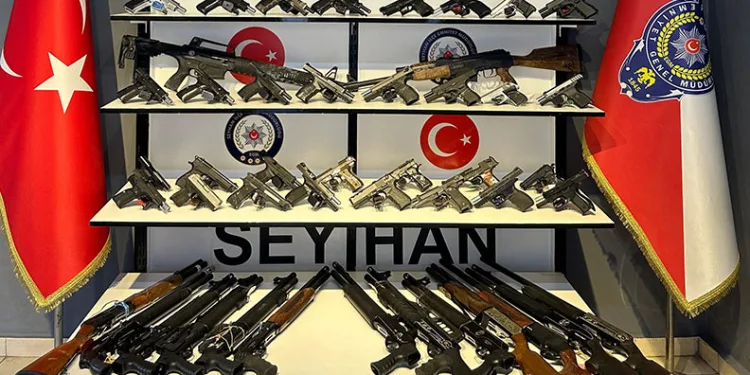 Adana’da 56 silah ele geçirildi