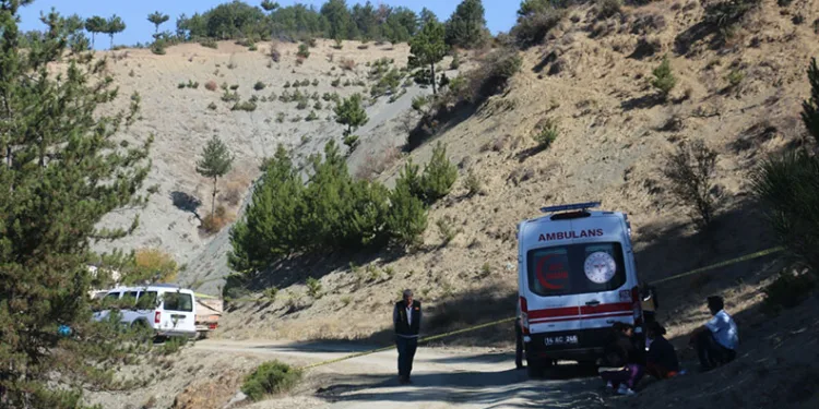 Ağaca asılı halde ölü bulundu