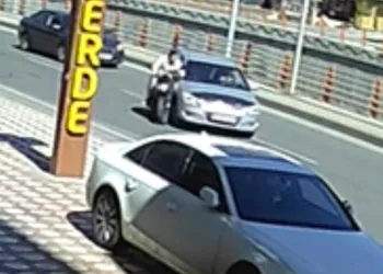Batman’da sürücü, tartıştığı motosikletliye çarpıp kaçtı.