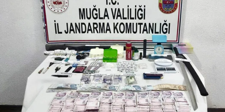 Marmaris’te operasyonda Samuray kılıcı bulundu