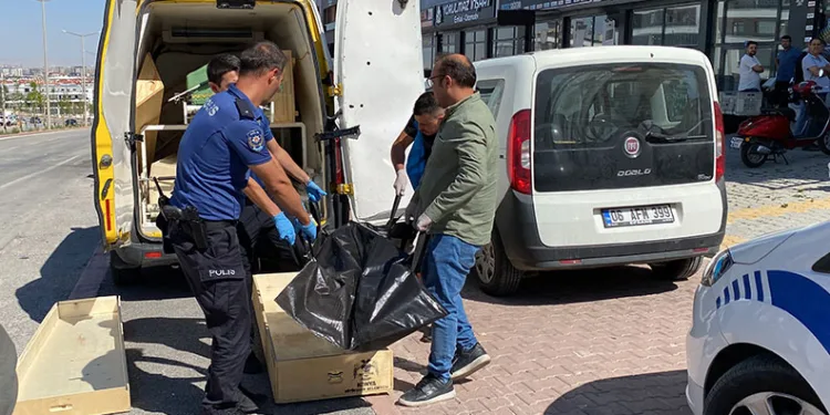 Masaj salonunda bıçaklanarak öldürülmüş halde bulundu