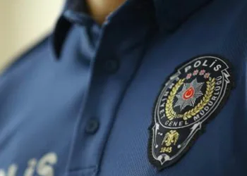 Silahını polise doğrultan şahıs bacağından vurularak yakalandı