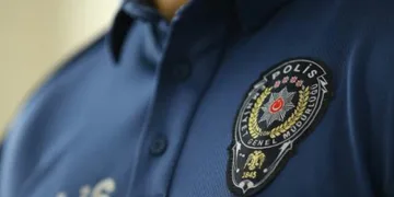 Silahını polise doğrultan şahıs bacağından vurularak yakalandı