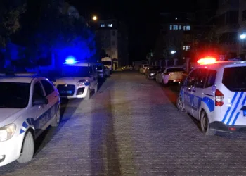 Komşuların bıçaklı kavgası kanlı bitti