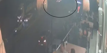 Otomobille çarpışan motosikletteki çift hayatını kaybetti