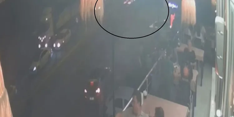 Otomobille çarpışan motosikletteki çift hayatını kaybetti