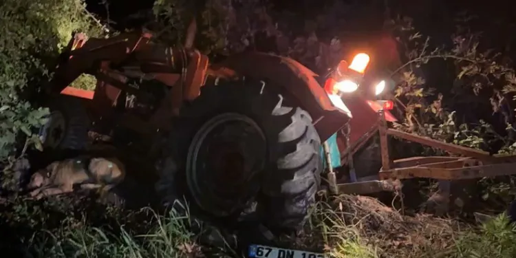 Zonguldak-Bartın kara yolunda otomobil ve traktör çarpıştı