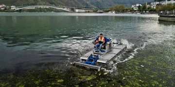 ‘Saklı Cennet’ Ayvacık, yosunlarından arındırıldı