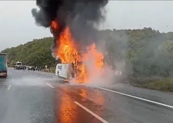 Bursa’da yolcu otobüsü alev topuna döndü