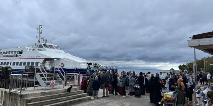 Marmara’da deniz ulaşımına fırtına engeli