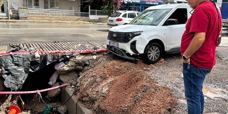 İzmir’i sağanak vurdu