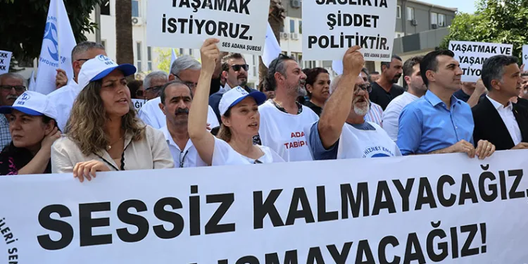Adana’da doktora şiddet protesto edildi