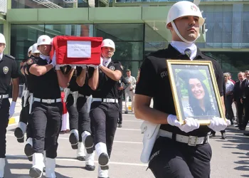 Ayşenur için İzmir’de tören