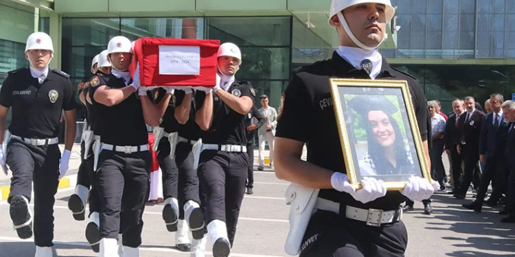 Ayşenur için İzmir’de tören