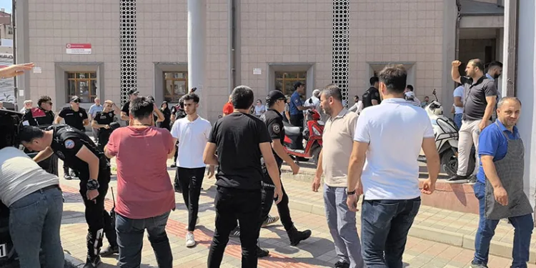 Bursa’da telefon tamiri tartışması baltalı kavgaya döndü
