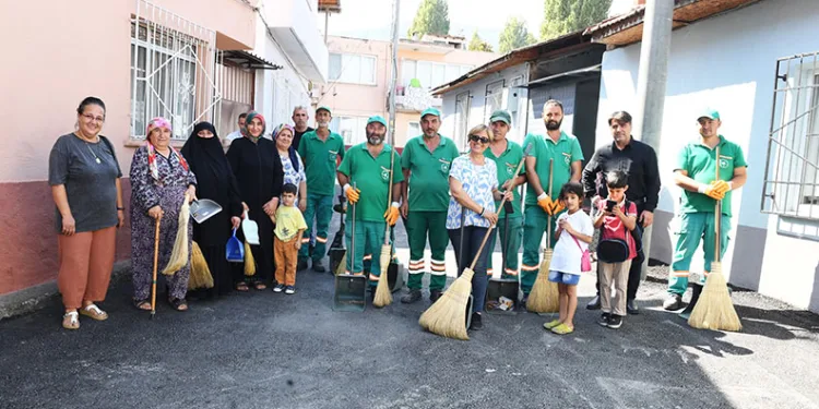 Mahallemizi birlikte temizliyoruz projesi tüm ilçeye yayıldı