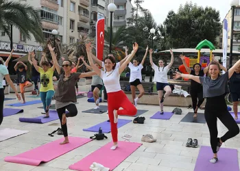 Mudanya’da pazar sabahı yoga ile başladı