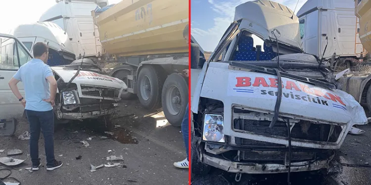 İşçi servisiyle kamyon çarpıştı: 3 ölü, 7 yaralı
