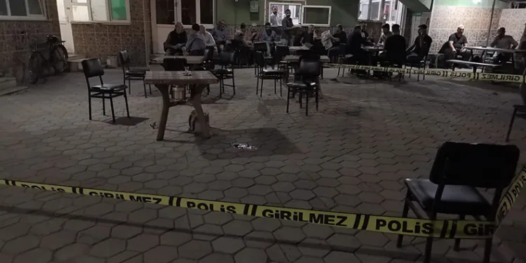 Arkadaşını tornavidayla ağır yaraladı, alkol içerken yakalandı