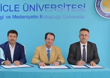 Doğal afet ve teknoloji sempozyumları sürüyor
