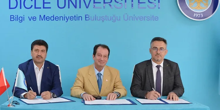 Doğal afet ve teknoloji sempozyumları sürüyor
