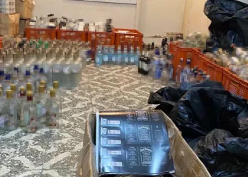 İzmir’de kaçak alkol operasyonu