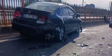 Diyarbakır-Elazığ yolunda zincirleme kaza, trafiği kilitledi