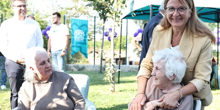 “Alzheimer hastalığı toplumsal bir sorun”