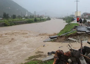 Trabzon’u sağanak vurdu, hastane tahliye edildi