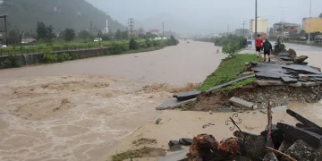 Trabzon’u sağanak vurdu, hastane tahliye edildi
