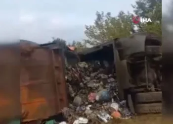 Bursa’da kontrolden çıkan kamyon şarampole yuvarlandı
