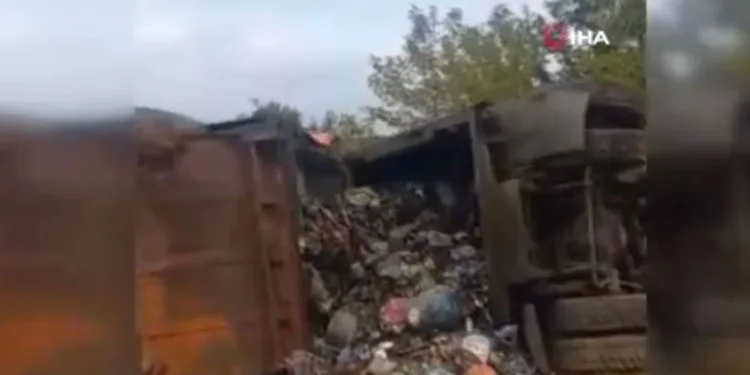 Bursa’da kontrolden çıkan kamyon şarampole yuvarlandı