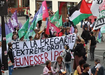 Fransa’da binlerce kişiden hükümet karşıtı gösteri