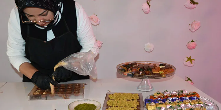 Kadın girişimci kendi çikolata atölyesini kurdu