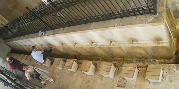 Camide abdest aldıktan sonra para dolu ceketini unuttu, hırsızlar çaldı
