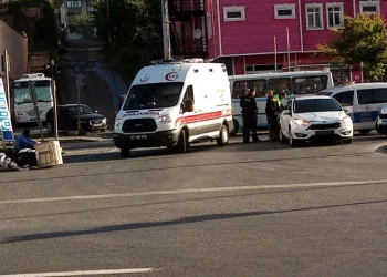 Otomobilin çarptığı motosiklet sürücüsü hastanede öldü