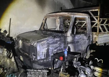 Antakya’da kamyonet alevlere teslim oldu