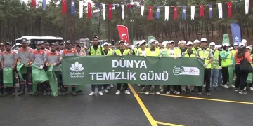 Osman Aşkın Bak, çevre temizliği farkındalık etkinliğine katıldı
