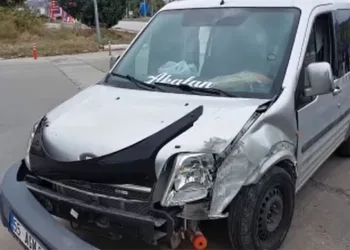 Samsun’da hafif ticari araçla otomobil çarpıştı: 1 yaralı