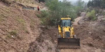 Şiddetli yağış sele dönüştü: Köylüler, dereyi tıkayan komşularına tepki gösterdi