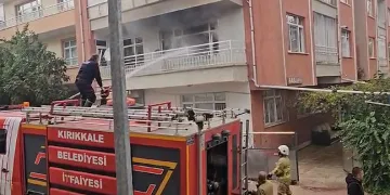 Çakmakla oynarken evi yaktı
