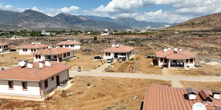 Yıl sonuna kadar 30 bin köy evinin teslim edilmesi hedefleniyor