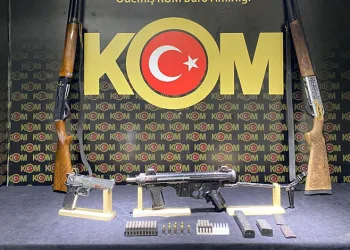 Silah tacirine operasyon: ‘Uzi’ ele geçirildi