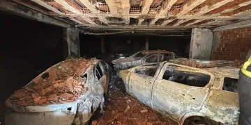 Otoparkta yangın: 1 ölü, 12 yaralı