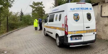 Evinin önünde silahlı saldırıya uğradı: 1 yaralı
