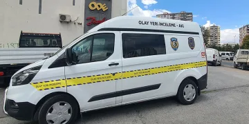3. kattan aracın üzerine düşen hamile kadın ağır yaralandı