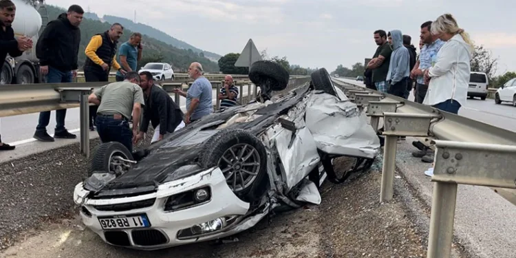 Bursa’da metrelerce savrulan araçtan yaralı kurtuldu
