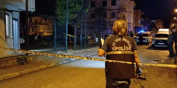 Çocuk parkında başından vurulmuş halde bulundu